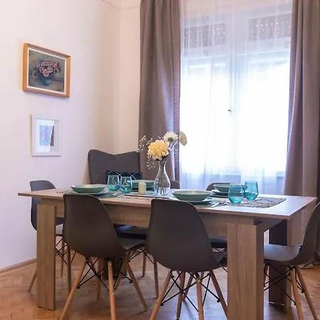 Apartment Central Buda Comfort